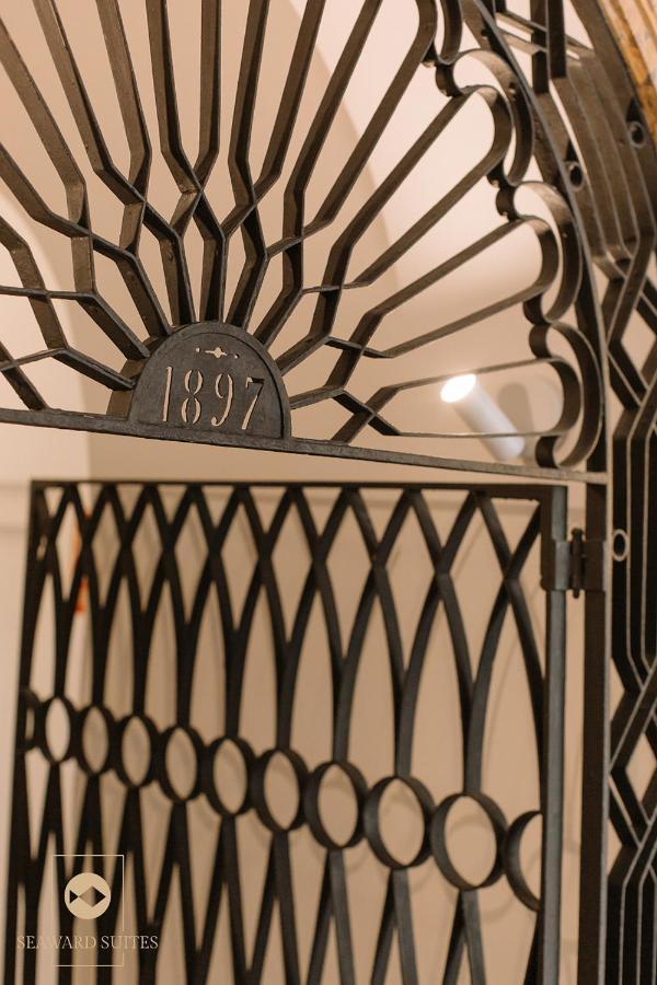 Castelar Palace & Spa By Seaward Suites Ла-Віла-Джойоза Екстер'єр фото